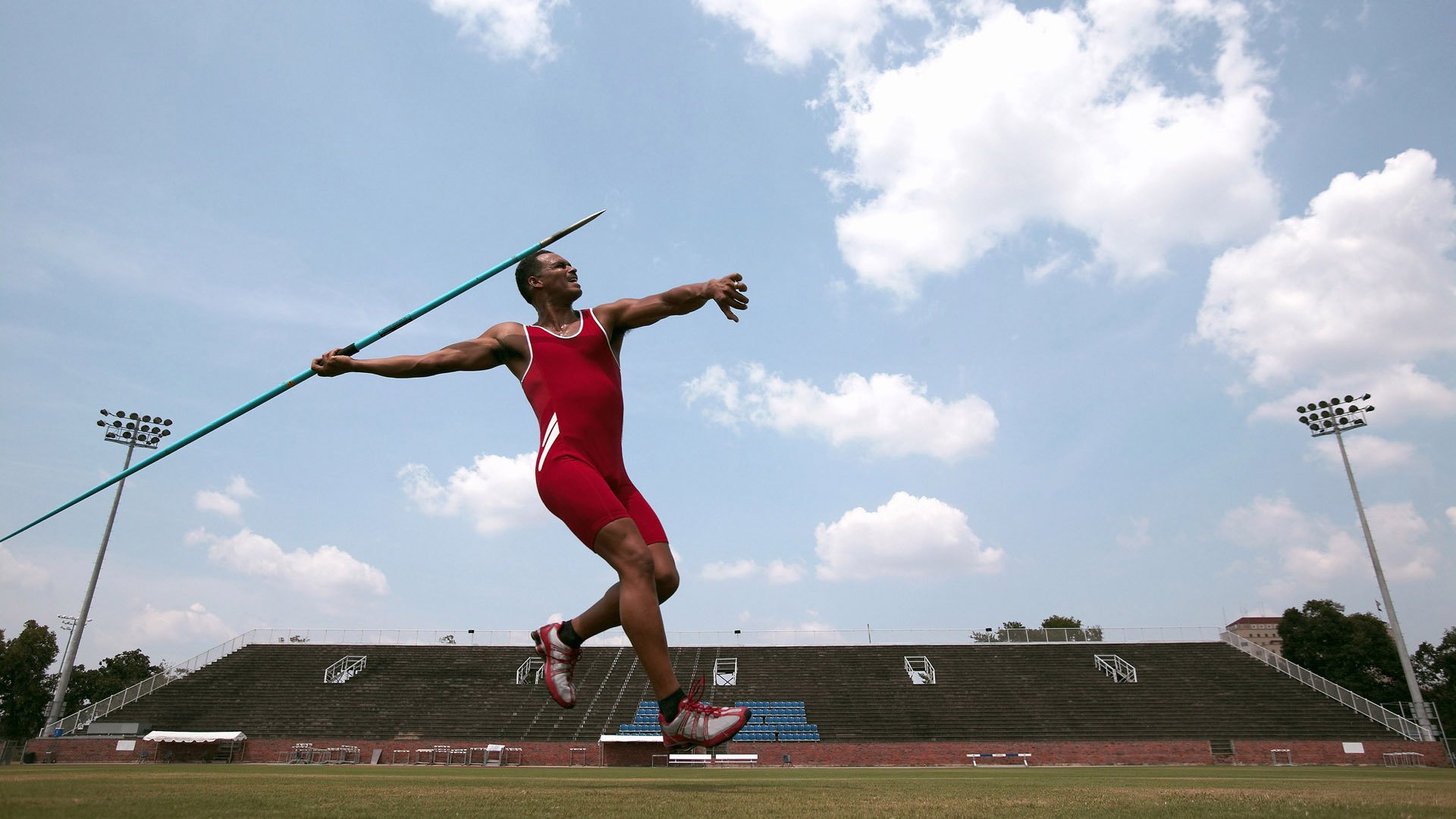混合泳赛事吉尔吉斯斯坦团队配合默契,吉尔吉斯斯坦选手