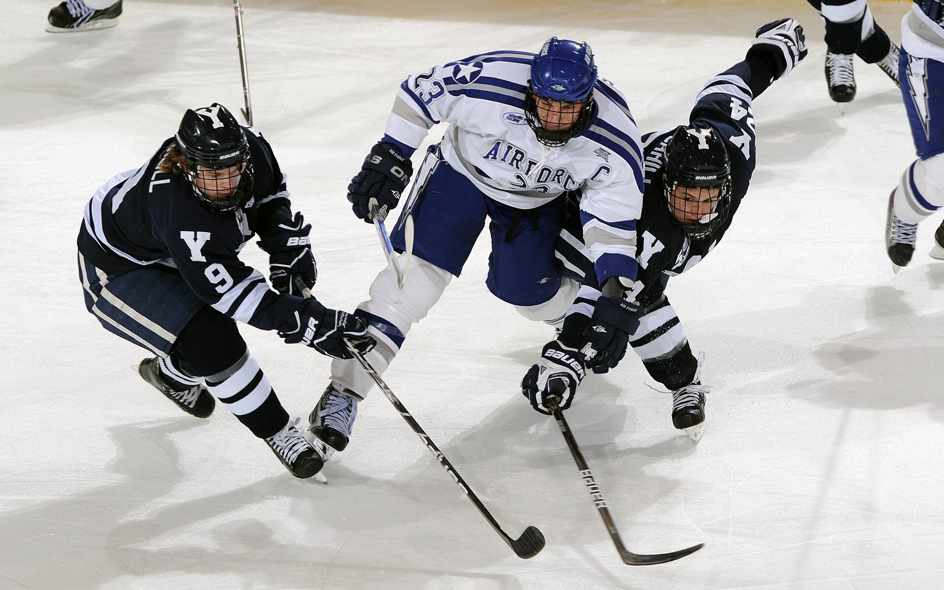 开云集团中国官网-赛场外的恩怨情仇：那些球员的“恩怨情仇”故事，球队恩怨