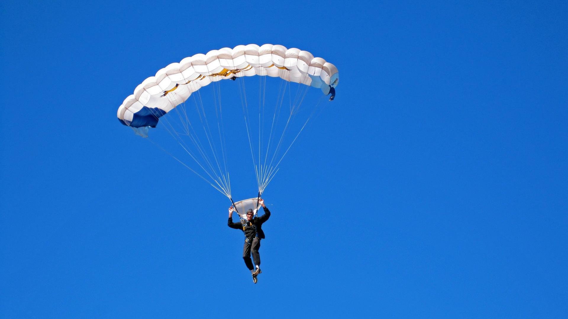 开云电竞-足球辅助训练设备研发投入逐年增长，足球游戏辅助材料